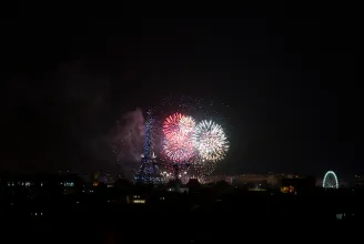 Betiltották a tűzijátékokat Franciaországban július 15-ig