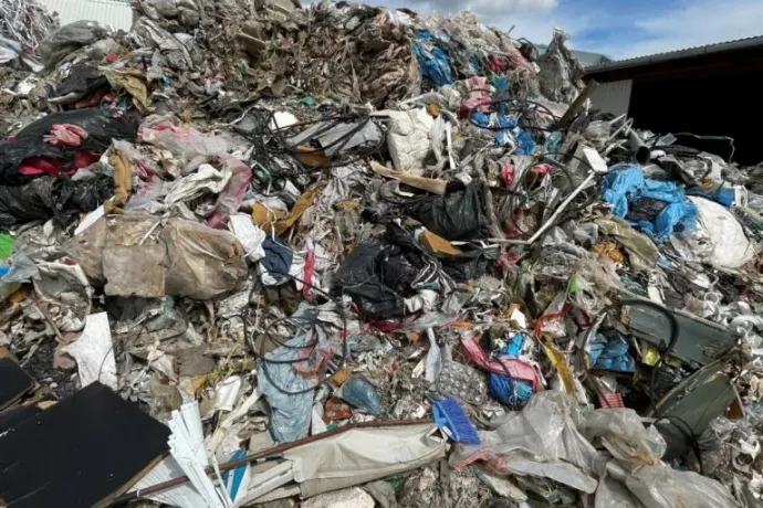 Kaposvár önkormányzata saját költségén elszállítja az 1400 tonna illegálisan elhelyezett szemetet