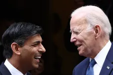 Joe Biden először járt hivatalosan a Downing Streeten, negyven percig beszélt a brit miniszterelnökkel