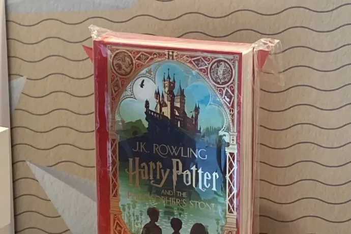 Nem a melegellenes törvény miatt fóliázza a Libri a Harry Pottert