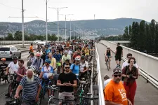 Ez egy oroszrulett, amiben évente 500 embert áldozunk fel – kerékpárosok tüntettek az Árpád hídnál