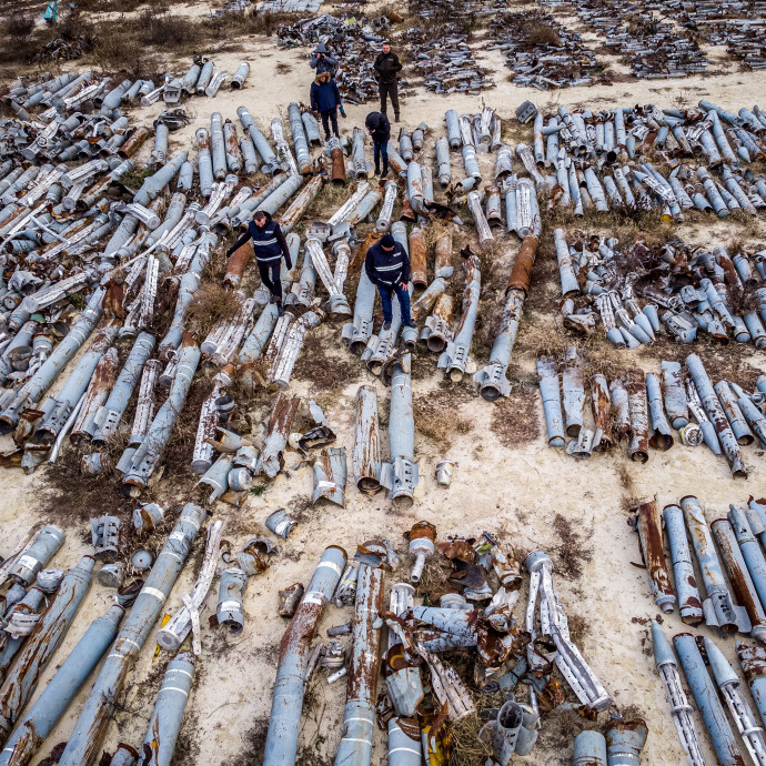 Nagy a felháborodás, de mire mennek az ukránok a sok országban betiltott lőszerrel?
