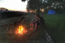 A fiatal magyar túrázók szívesen sütnek nyílt tűzön, az idősebbek inkább büféznek