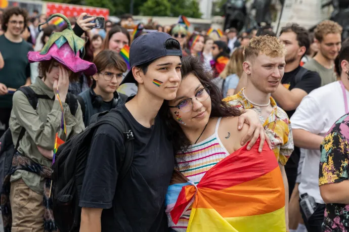 Románia megkerülné, hogy elismerje az azonos neműek házasságát