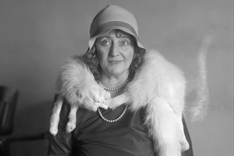 A nő, aki évekig tartott szeretőt a padláson a férje feje fölött