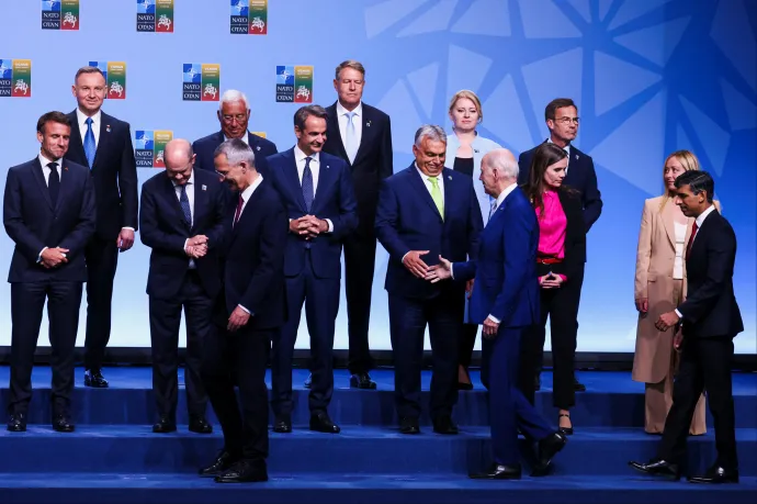 Joe Biden egy emberrel fogott kezet a fotózáson: Orbán Viktorral