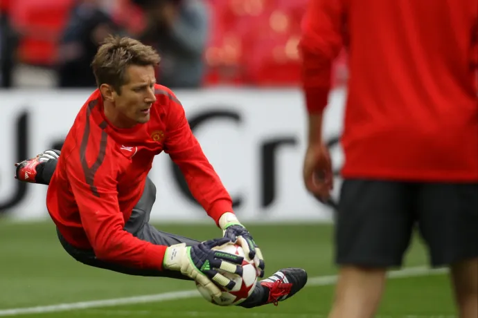 Edwin van der Sar túl van az életveszélyen