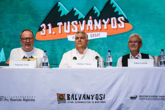 Németh Zsolt, Orbán Viktor és Tőkés László a 2022-es Tusványoson – Fotó: Huszti István / Telex