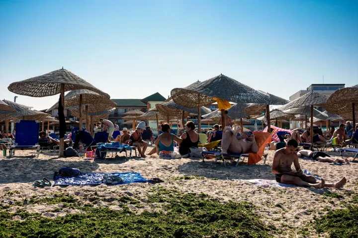 Vama Veche: a leghájpoltabb hely a román tengerparton, ahol nudista strandtól fésült homokos napozóig minden van