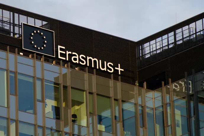 Európai Bizottság az Erasmus-ügyről: Szeptemberig fel kell oldani a modellváltó egyetemek letiltását