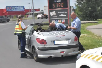 Cikcakkban száguldozott egy bekokainozott sofőr az M3-as autópályán