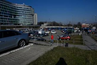 Vége az ingyenességnek a fővárosi P+R parkolókban, lett is hely