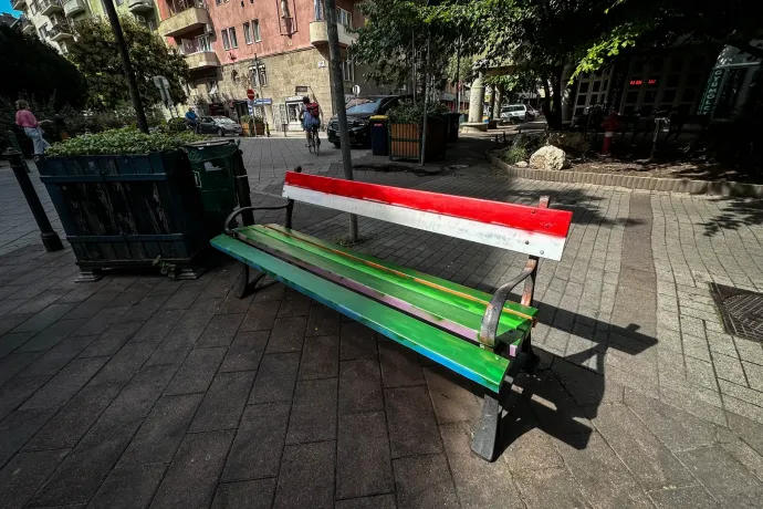 A Mi Hazánk piros-fehér-zöldre festette át a ferencvárosi padot