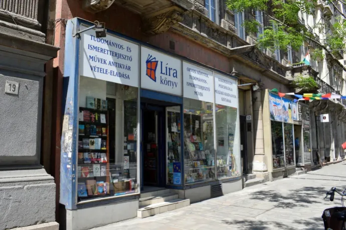 Hungarian bookseller receives heavy fine for incorrect display of book portraying homosexuality