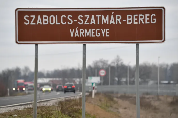 Több mint 36 millió forintba került a vármegyetáblák cseréje