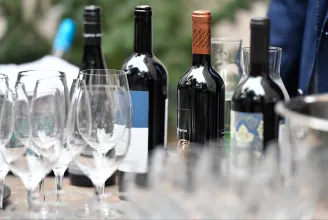 A borászok kilobbizták, hogy a borosüvegek után fizetendő termékdíj ne emelkedjen