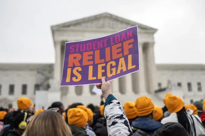 13 ezer milliárd forintnyi diákhitel-tartozást enged el Joe Biden kormánya