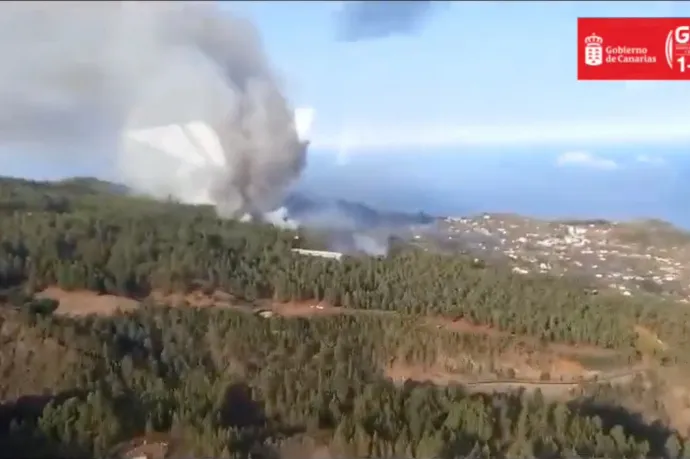 Ezreket evakuálnak a gyorsan terjedő Kanári-szigeteki erdőtűz miatt