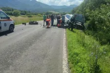 Magyarországi kiránduló motorosok közé hajtott egy gépkocsi Hunyad megyében, ketten meghaltak