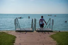 Egyre kevesebb vízimentőre futja a Balatonon