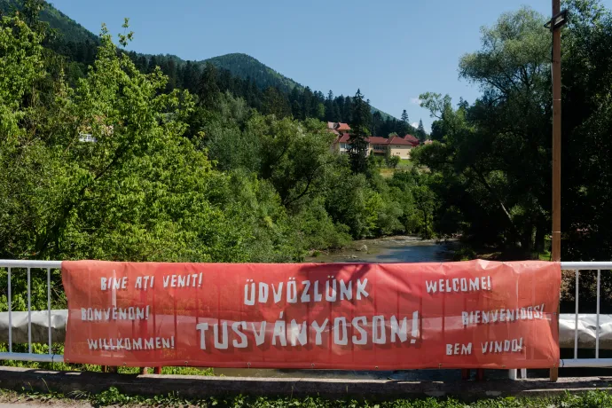 Készülnek Tusványosra a helyiek és a szervezők Tusnádfürdőn – Fotó: Tőkés Hunor / Transtelex