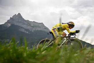 Tour de France: a címvédő óriási tekeréssel sokkolta a mezőnyt és legfőbb ellenfelét is