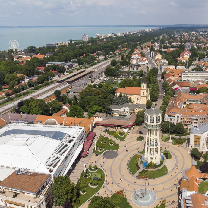 Négyszerezés Zánkán, 70 százalék Siófokon – így nőttek az ingatlanárak a Balaton körül
