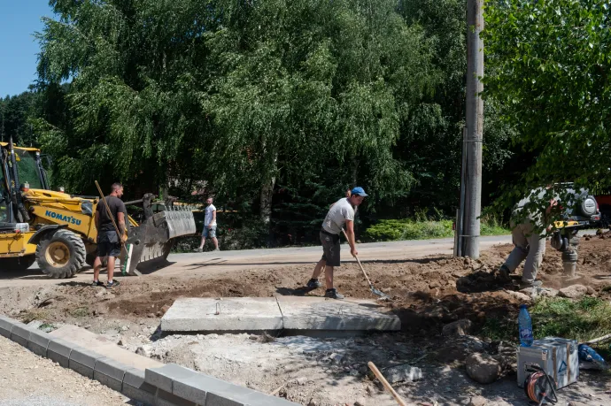 Elkezdődött a 32. Tusványos, de a tusnádfürdői vízhálózat külön életet él: egymást érik a csőtörések a településen