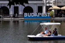 Csónakból és vízibicikliről mozizhat a Városligeti-tavon