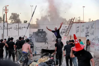 Megrohamozták és felgyújtották a svéd nagykövetséget Bagdadban