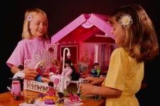 A mai napig, ha megkérdezik, mit kérek ajándékba, azt mondom, Barbie-házat