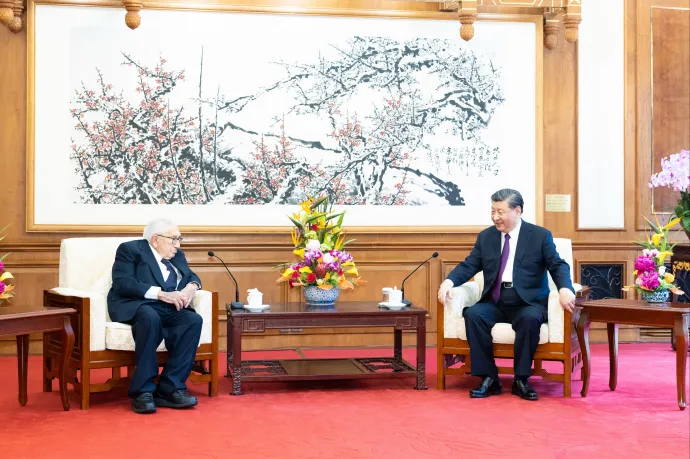 A százéves Henry Kissinger hozhatja közelebb Washingtont és Pekinget