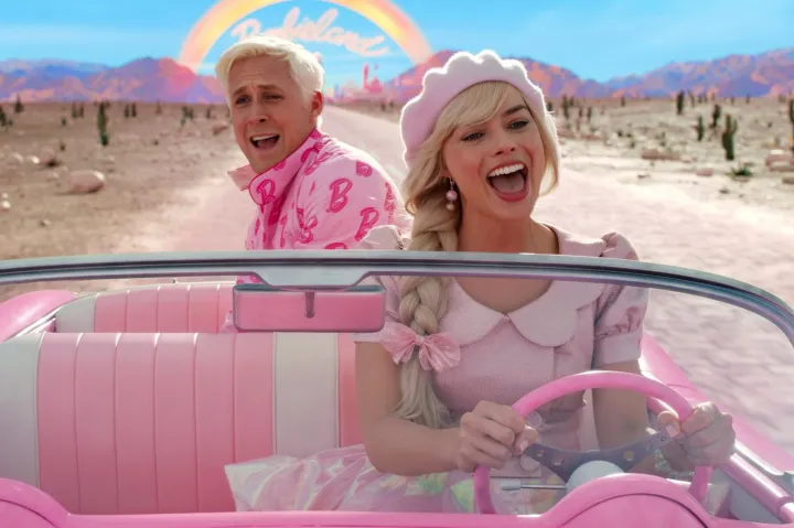 A Barbie-film talpig rózsaszínben harcol a feminizmusért, de a modern férfiakért is