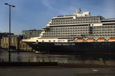 Amszterdam kitiltja az óceánjárókat a város központjából