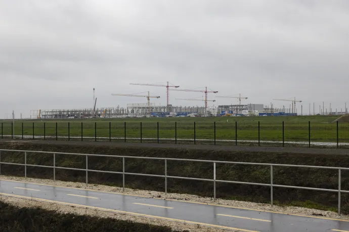 A Debrecen mellett épülő BMW-gyár építési területe 2023 januárjában – Fotó: Hevesi-szabó Lujza / Telex