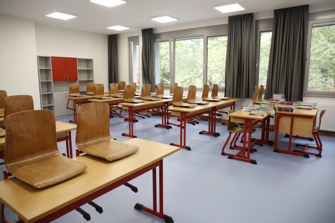 „Nem azt mondom, hogy nem jön rám a sírás” – gyűlnek a tanárok történetei, több ezren mondhatnak fel