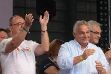 „Keletről nézve a miniszterelnök egy hasznos hülye” – ellenzéki reakciók Orbán beszédére