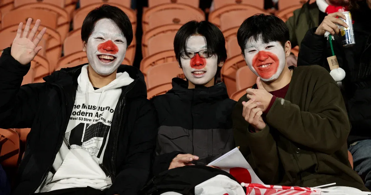 The tradition lives on, and Japanese fans also collected trash at the Women’s World Cup