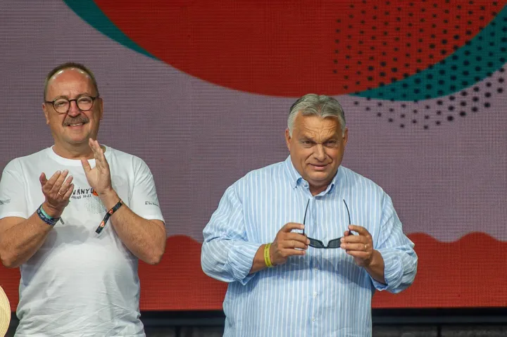 Máskor a nagyvilágnak üzent, most már csak a Horthy-imádó magyaroknak – romániai reakciók Orbán beszédére