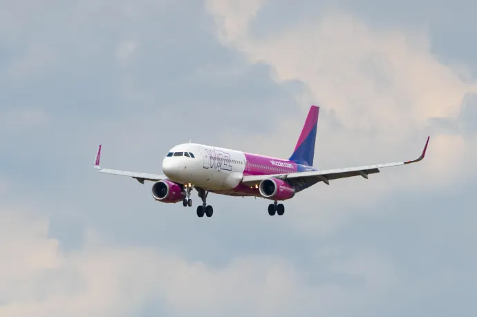 Addig vártak a Wizz Air utasai a gép javítására, mire letelt a személyzet munkaideje