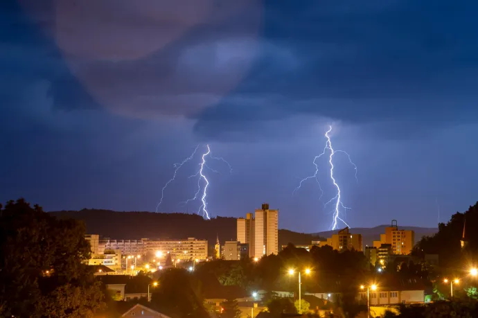 A hét közepére 10 fokos lehűlést hoz a hidegfront