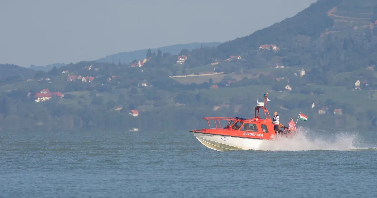 21 embert mentettek ki a Balatonból hétvégén