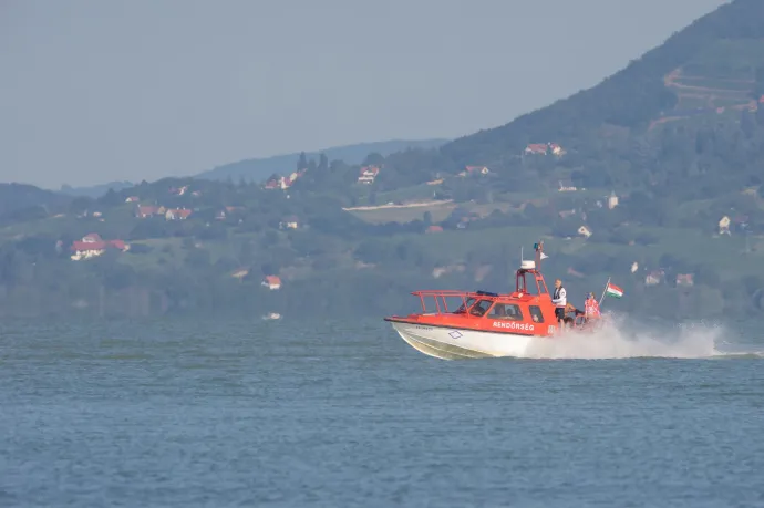 21 embert mentettek ki a Balatonból hétvégén
