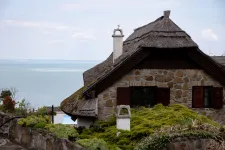 Madártávlatból láthatja, hogyan nyomul előre a NER Tihanyban és Balatonfüreden