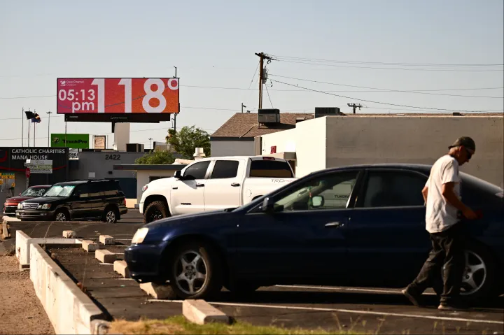 Olyan forróság van Arizonában, hogy a járdára eső járókelők égési sérüléseket szenvednek