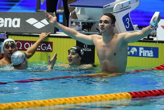 Milák Kristóf 2019. július 24-én, miután az eredményjelzőn kiírták, világrekordot úszott, megdöntve Phelps addigi csúcsát – Fotó: Oli Scarff / AFP