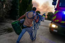 Erdőtűz pusztít Portugáliában is, több száz tűzoltó próbálja oltani a lángokat