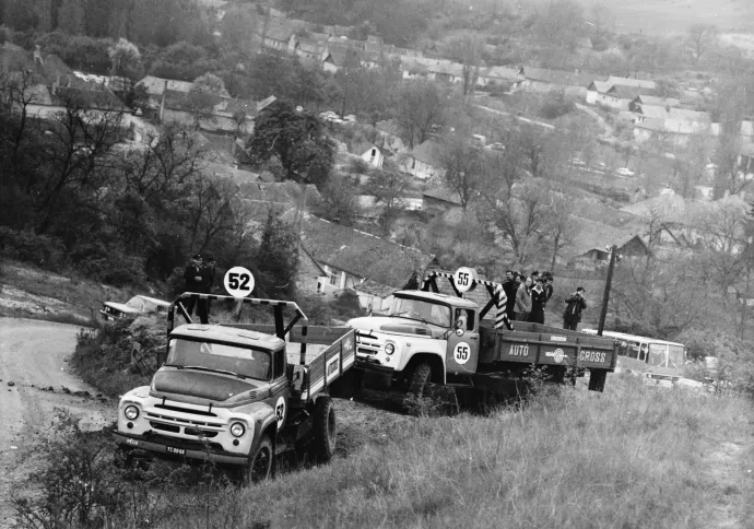 A Volán Tröszt 1978-as Zil teherautókrossz-versenye – Fotó: MHSZ / Fortepan