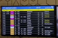 Már több mint 30 órája késik az Abu-Dzabiból Budapestre induló Wizz Air-járat