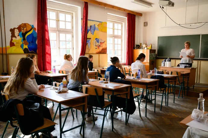 Hosszabb téli és tavaszi, rövidebb nyári szünettel számol a következő tanévre a kormány